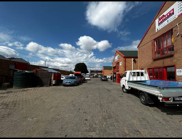 306M² WAREHOUSE TO LET IN KEW